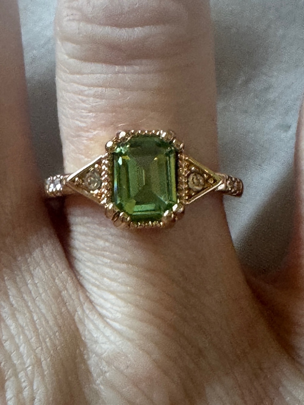 Green Jade Stone Vintage-Style Ring With Cubic Zirconias Gold-Tone Band - Size 7
